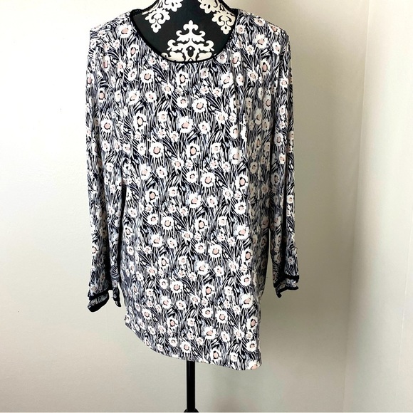 Karl Lagerfeld NWT Floral Print Ruffle Cuff Sleeve Top - Picture 1 of 12